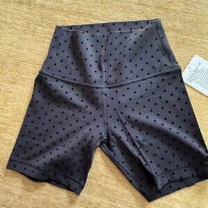 NWT Lululemon Flocked Polka dot Size 4 High-Rise Align 6 in shorts